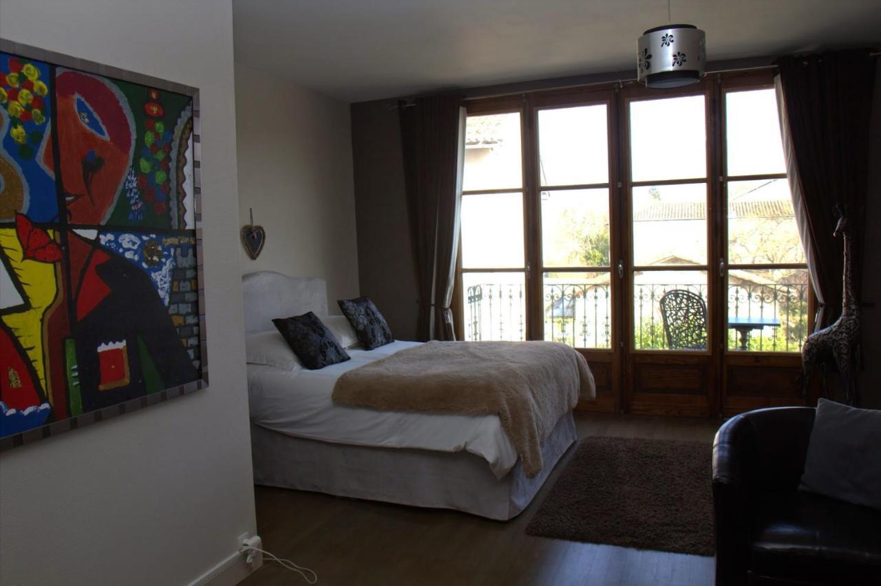 Pont Vieux Chambres D'Hotes Confolens Esterno foto