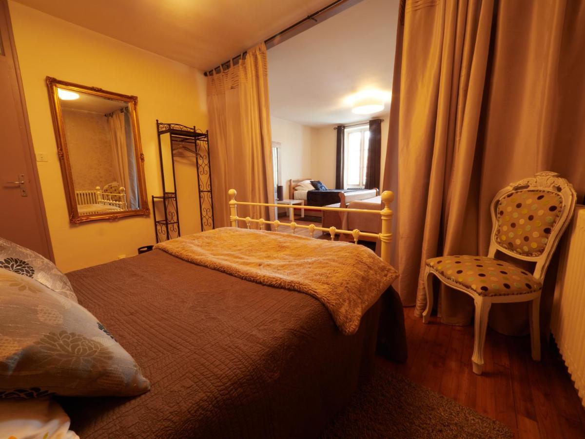 Pont Vieux Chambres D'Hotes Confolens Esterno foto