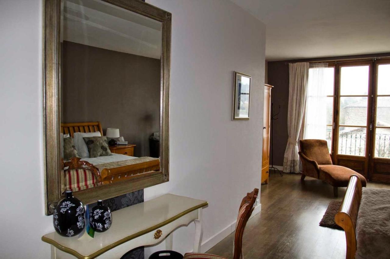 Pont Vieux Chambres D'Hotes Confolens Esterno foto