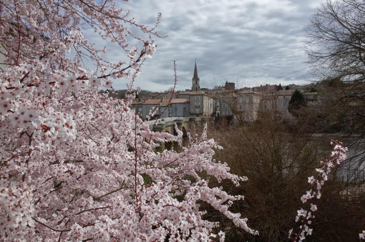 Pont Vieux Chambres D'Hotes Confolens Esterno foto